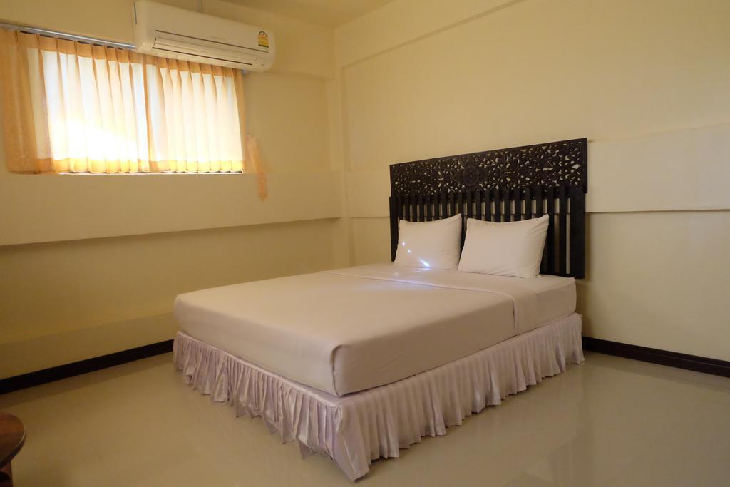 J-Safe Guesthouse Sukhothai Esterno foto