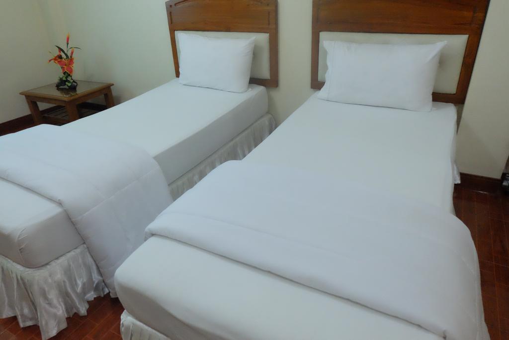 J-Safe Guesthouse Sukhothai Esterno foto