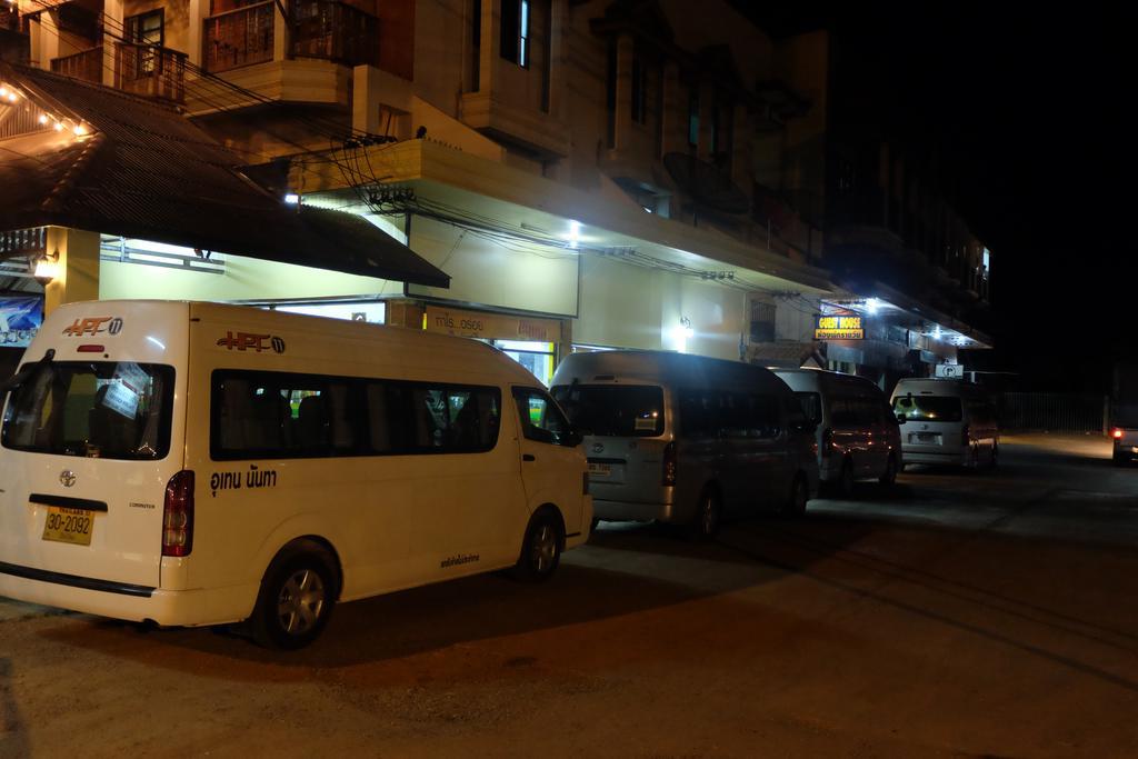 J-Safe Guesthouse Sukhothai Esterno foto
